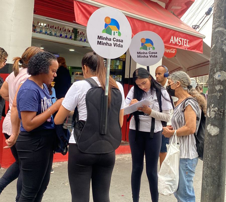 Equipe da PromoTrend em ação de captação de leads para lançamento imobiliário